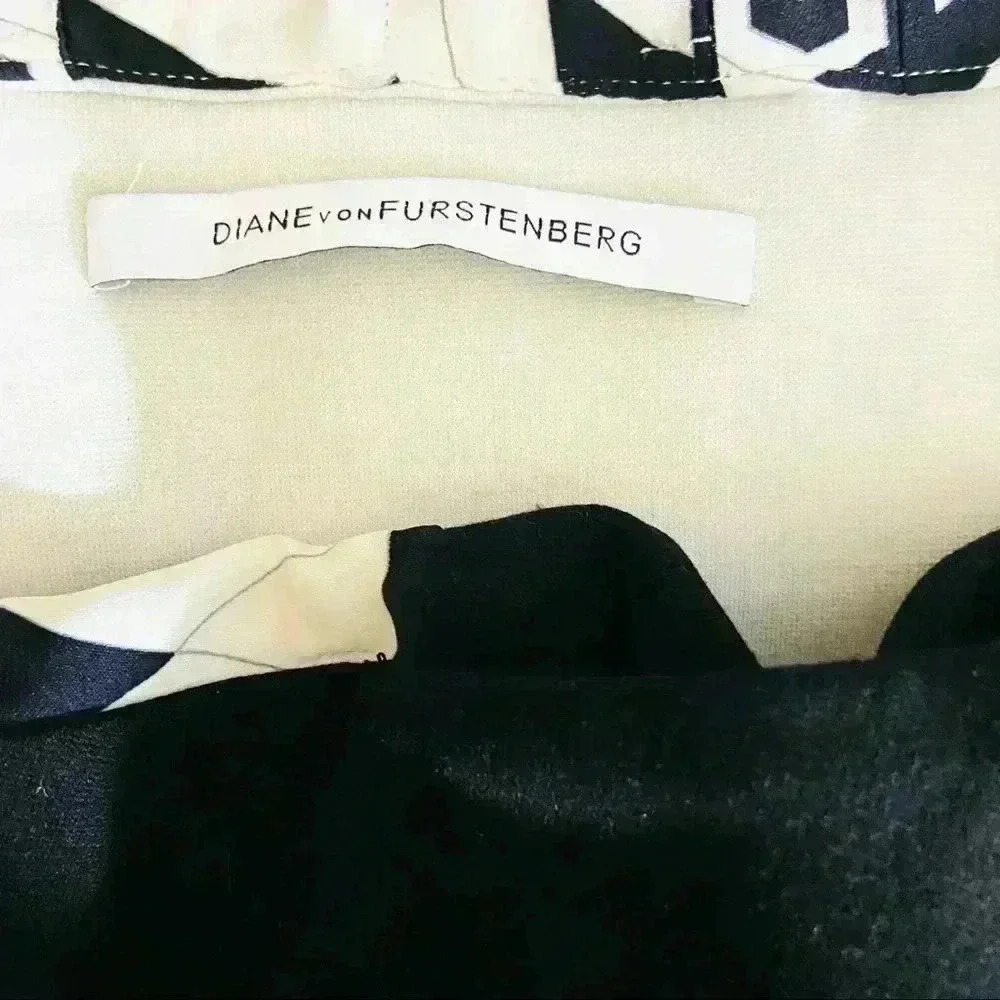 Diane Von Furstenberg Black/White Pleated Geometric Thick‎ Band Lined Mini Skirt - Picture 3 of 16